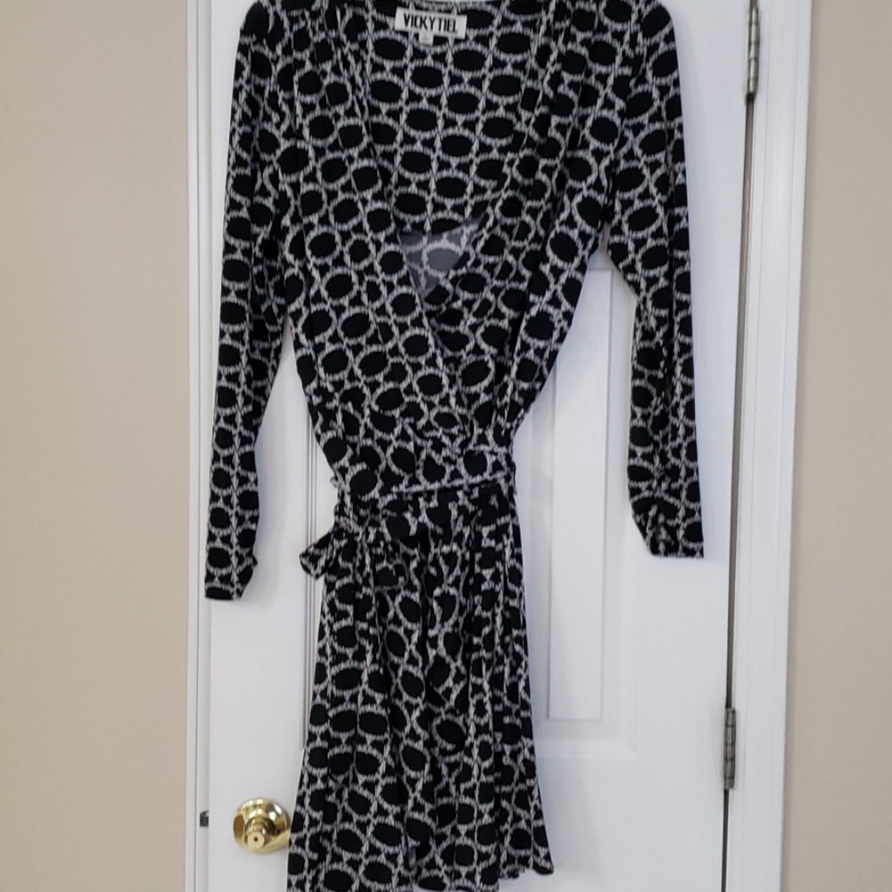 Vicky Tiel medallion print wrap dress size L